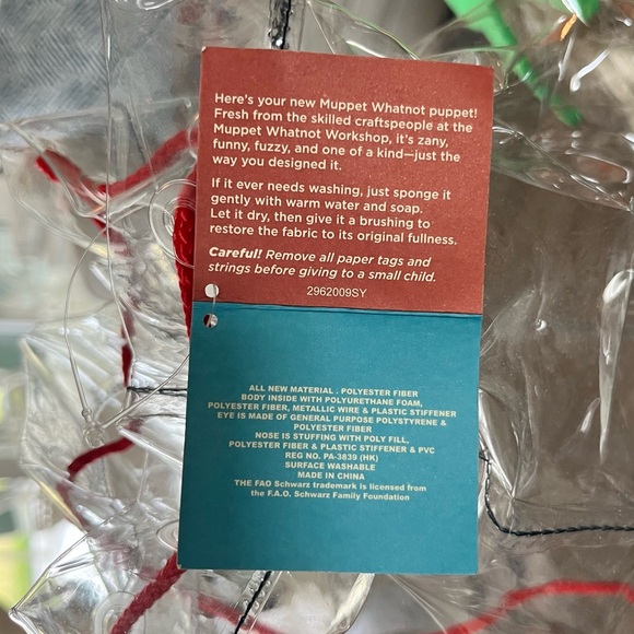 Muppet Whatnot Workshop custom Statue of Liberty puppet w/ branded bag & book - Picture 8 of 16